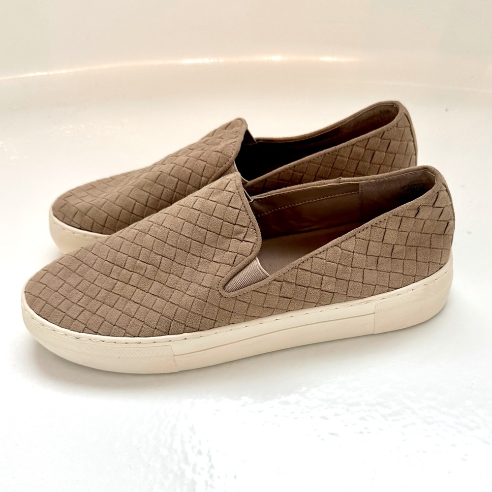 Women's Vince Camuto slip on shoes sz 10